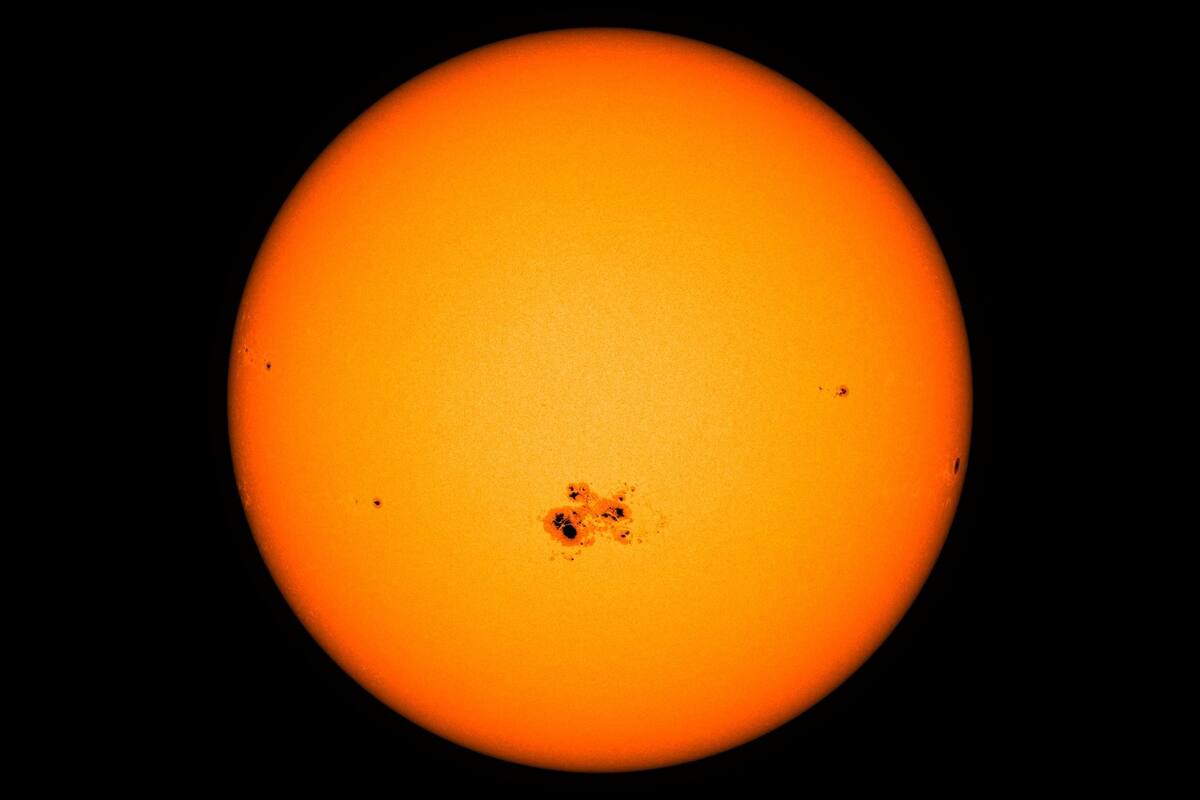 Manchas solares en la superficie del sol, fotografiadas en 2014