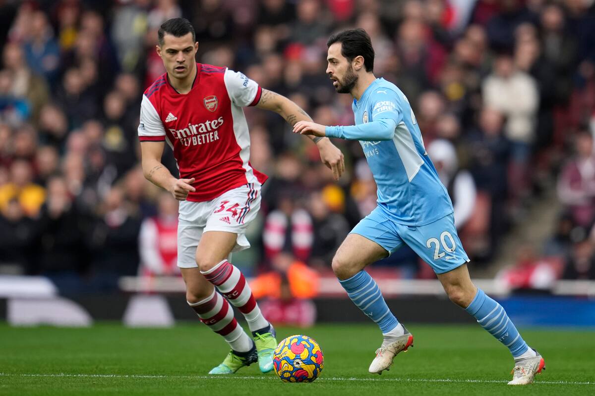 Manchester City pretende descontarle puntos al líder, Arsenal, que no gana desde hace tres partidos en Premier League