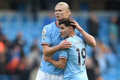 MANCHESTER, ENGLAND - NOVEMBER 12: Erling Haaland embraces Julian Alvarez of Manchester City after their sides defeat during the Premier League match between Manchester City and Brentford FC at Etihad Stadium on November 12, 2022 in Manchester, England. (Photo by Manchester City FC/Manchester City FC via Getty Images)