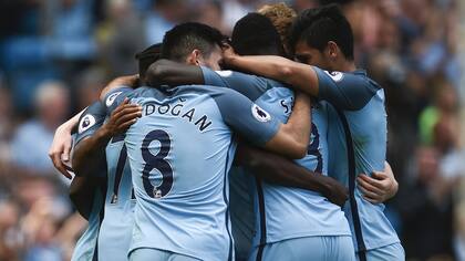 Manchester festeja sin el Kun