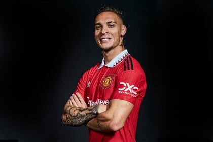 Manchester United, de la Premier League inglesa, pagó 95 millones de euros a Ajax, de Holanda, por el brasileño Antony; fue el pase más caro de la ventana de transferencias, que se cerró este jueves