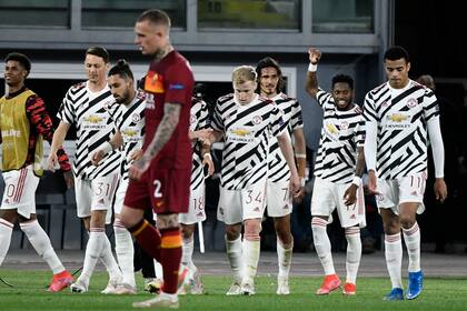 Manchester United eliminó a Roma a pesar de haber caído por 3 a 2 en la vuelta, desarrollada en Italia.
