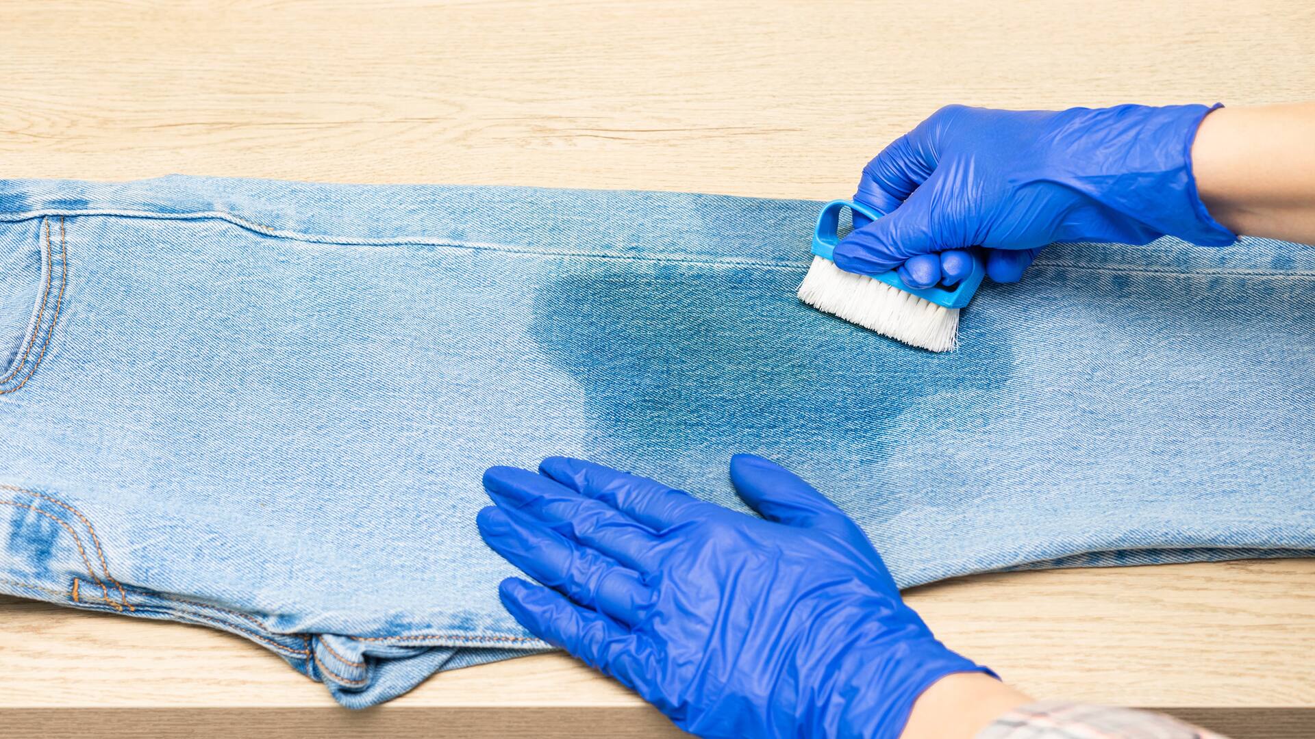 Poco lavado y usar 30 veces cada prenda: una experta en moda da consejos para cuidar la ropa
