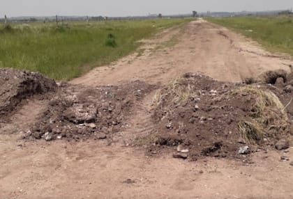 Mancusi afirmó que la medida tuvo escaso efecto práctico: algunos vehículos ya habían pasado por encima de los montículos de tierra