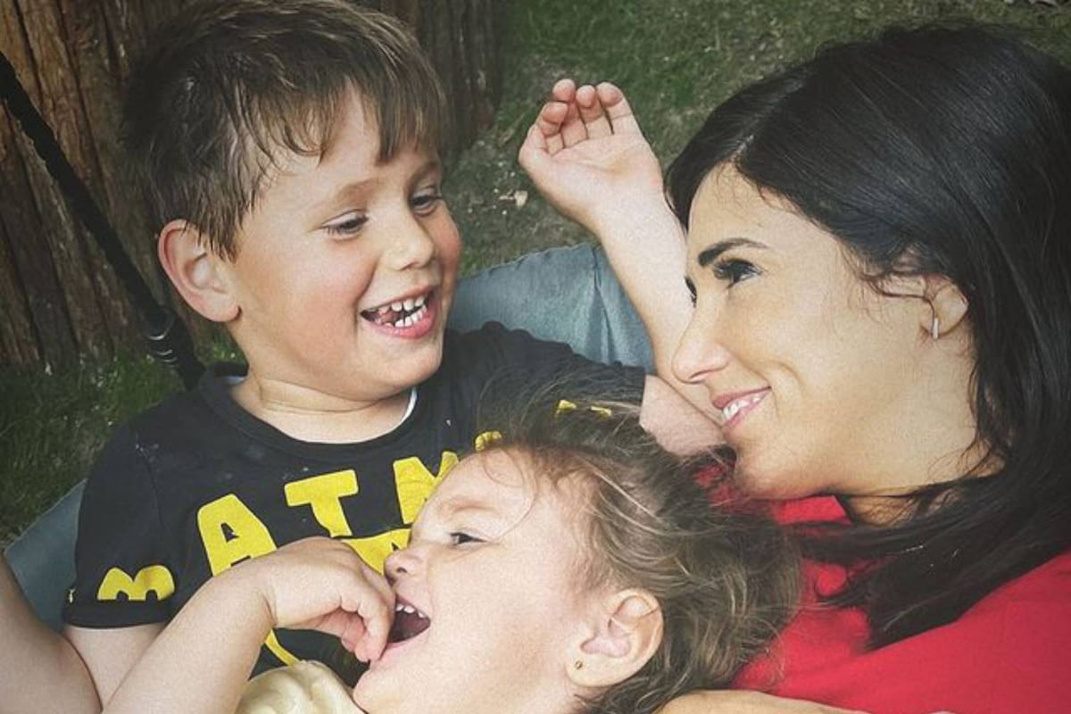 Mandinha con sus hijos