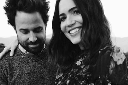Después de romances tormentosos, Mandy Moore se alegra de haber encontrado a Taylor Goldsmith, su actual marido y su gran compañero de vida