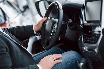 manejar auto car volante movilidad
manejo automático
caja automatica
no uso de la palanca de cambio
palanca de cambios no se usa
foto: SHUTTERSTOCK