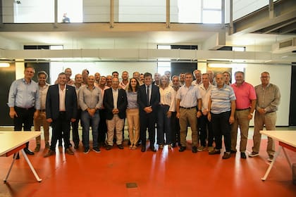 Manes, con intendentes radicales de la provincia de Buenos Aires