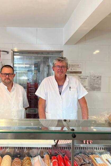 Manfredo y Gerardo son los actuales dueños de la fábrica de salchichas alemanas Schreiber y hnos