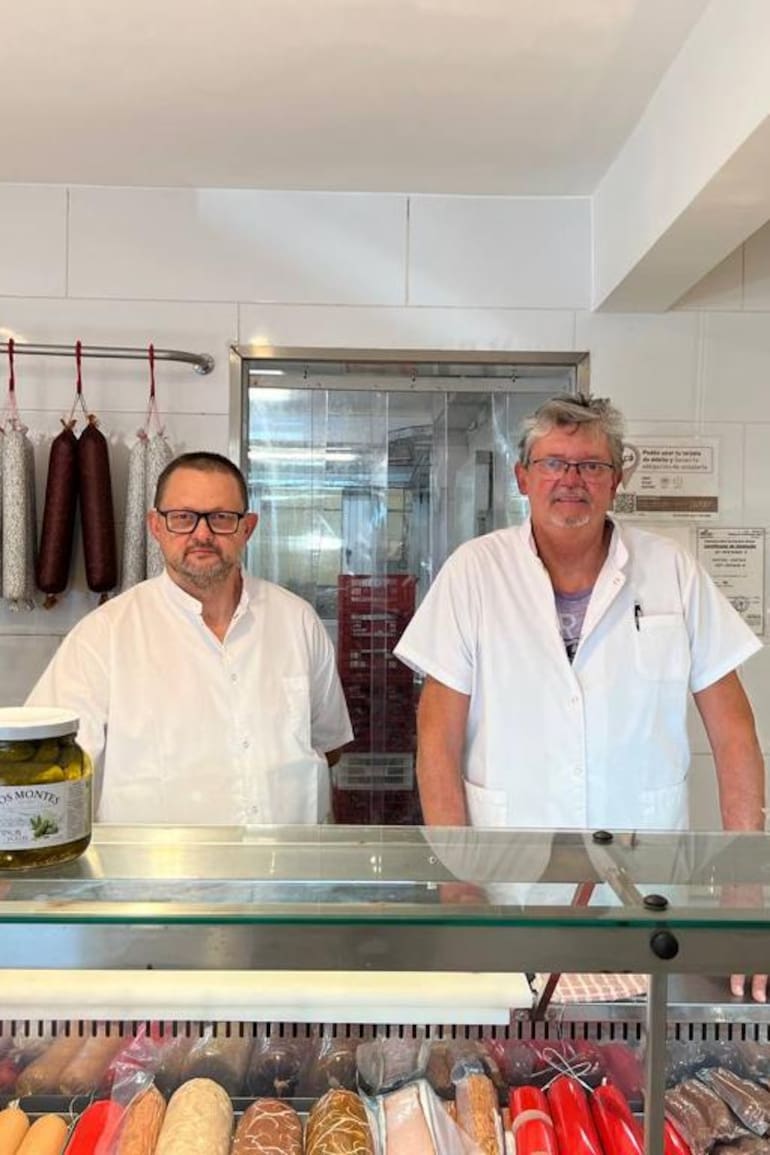 Manfredo y Gerardo son los actuales dueños de la fábrica de salchichas alemanas Schreiber y hnos