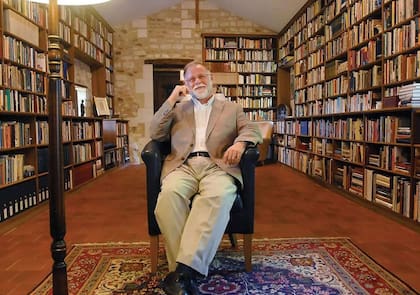 Manguel donó a Lisboa su biblioteca personal con 50 mil ejemplares