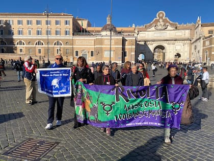 Manifestación de argentinos en Roma en contra del gobierno de Javier Milei