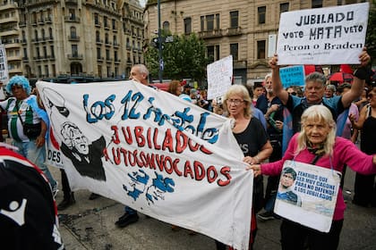 Manifestación de jubilados en las inmediaciones del Congreso
