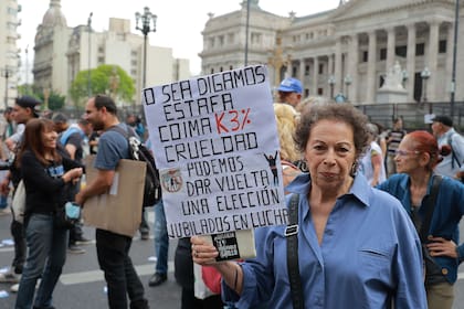 Manifestación de los jubilados que se hace los miércoles en las inmediaciones del Congreso.