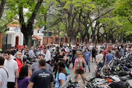 Manifestación de motoqueros por la inseguridad, en la quinta de Olivos, sobre Maipú
