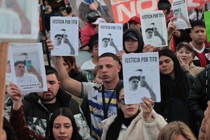 Manifestación de vecinos y familiares por el asesinato de David Ojeda Vázquez en José C. Paz