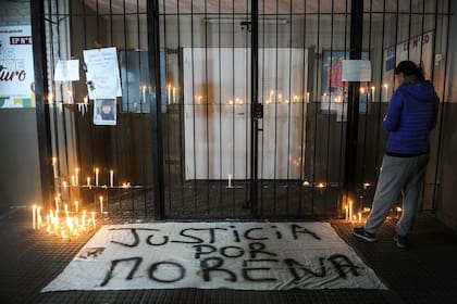 Manifestación de velas por la muerte de Morena. (Télam)