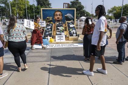 Manifestación de World Wildlife Fund contra el despilfarro de plástico en Ginebra