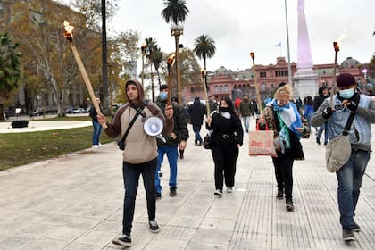 Manifestación del grupo "Revolución Federal" en Plaza de Mayo