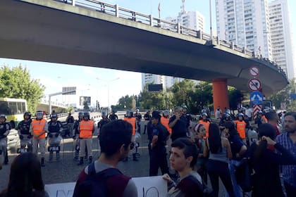 Manifestación en el Puente Pueyrredon