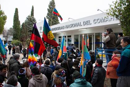 Manifestación mapuche en la Universidad Nacional del Comahue
