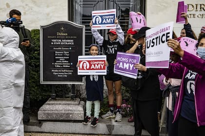 Manifestantes a favor de la jueza Amy Coney Barrett, hoy en Washington