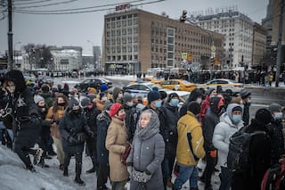 Rusia: el desplome económico erosiona el consenso que blindaba a Putin