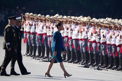 Manifestantes alzan voz contra el gobierno en México en medio de festejos por la Revolución