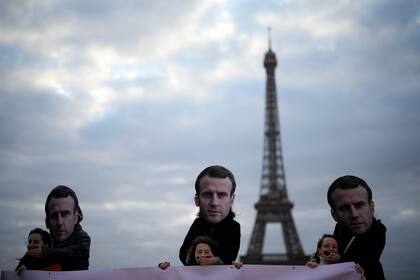 Manifestantes anti Macron en París