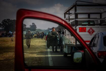 Manifestantes bloquean la ruta 66, a las afueras de San Salvador de Jujuy, Argentina. (Javier Corbalan)