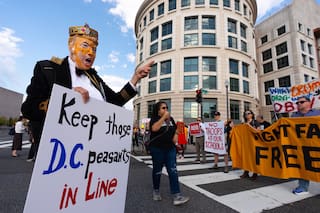 Jueces de apelaciones cuestionan al gobierno por despliegue de la Guardia Nacional en Washington, DC