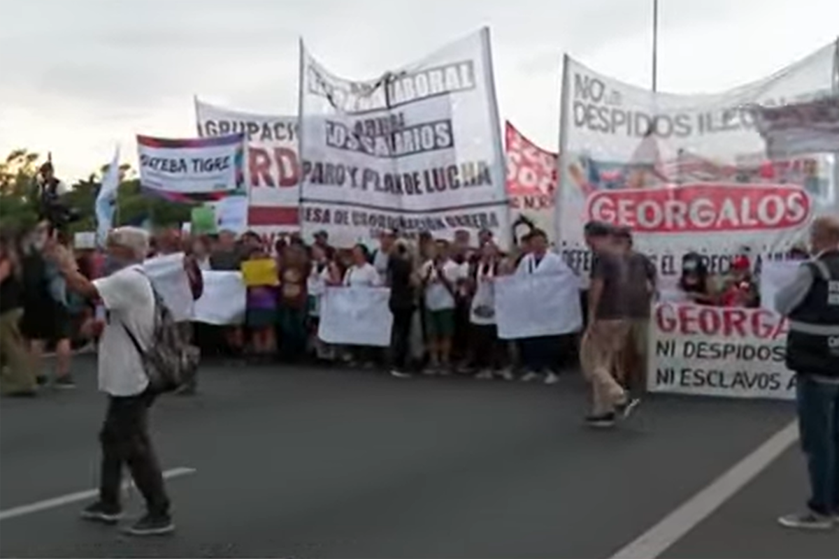 Manifestantes cortan Panamericana a la altura de Virreyes