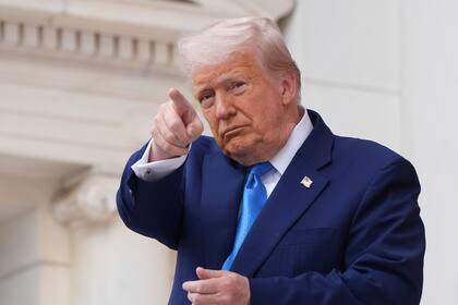 Manifestantes de “No Kings” se preparan para marchar el 14 de junio en más de 1.600 ciudades de EE.UU. y el extranjero, en rechazo al desfile militar promovido por Donald Trump. Foto: Archivo