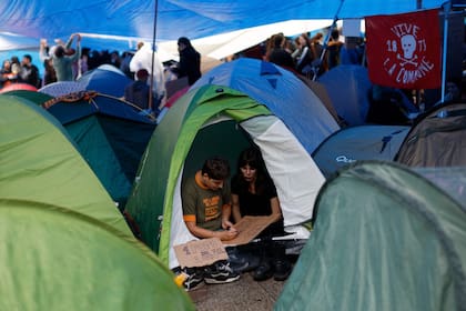 Manifestantes en el acampe de Puerta del Sol