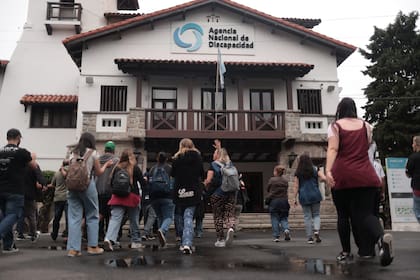 Manifestantes en la Andis
