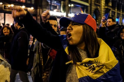 Manifestantes en las calles de Caracas, Venezuela, durante el 23-E