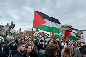 Miles de manifestantes propalestinos protestan contra una artista israelí en la final de un popular festival europeo