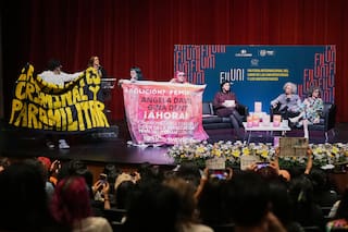 Angela Davis lleva a México su llamado a la liberación mundial desde el feminismo abolicionista