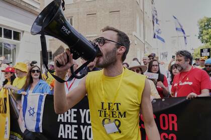 Manifestantes exigen liberación de rehenes en Gaza durante marcha en Londres