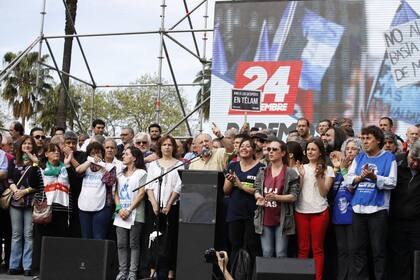 Hugo Yasky fue el primer orador en la Plaza de Mayo y destacó la "amplitud" de la movilización