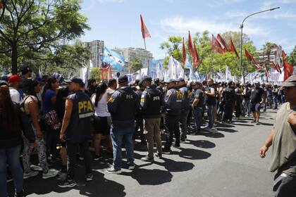 A fin de año, la CGT, las dos CTA y la izquierda se movilizaron contra el DNU de Javier Milei; el miércoles volverán a unir fuerzas para rechazar la ley ómnibus y como parte de un paro general