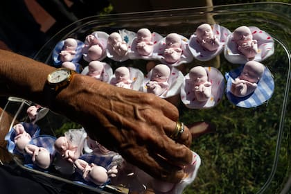 Manifestantes piden la derogación de una ley que despenaliza el aborto en Argentina