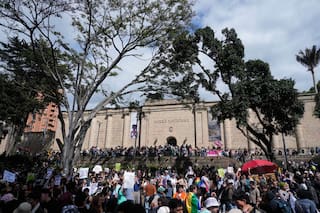 Retiro de obras en museo de Colombia deriva en protestas callejeras