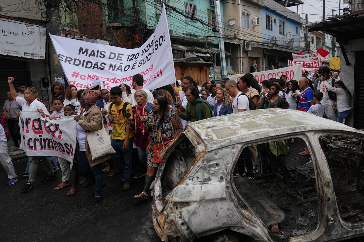 Manifestantes protestan días después de una operación policial mortal contra una banda de narcotraficantes en la favela Complexo da Penha, el viernes 31 de octubre de 2025