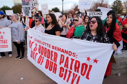Manifestantes protestaron por el operativo de la Patrulla Fronteriza en Charlotte, Carolina del Norte