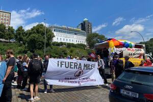 Manifestantes recibieron con protestas Javier Milei en Hamburgo