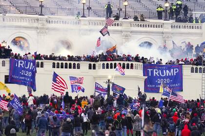 Manifestantes se presentan en el Capitolio de Estados Unidos el 6 de enero de 2021, en Washington.