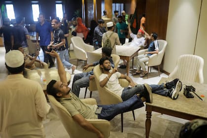 Manifestantes toman el palacio de gobierno en Bangladesh