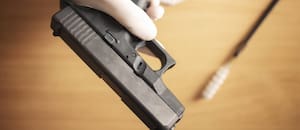 Manipulaba un arma, se le escapó un tiro y mató a su sobrina de 11 meses