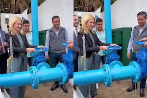Manipulaba una válvula de agua en la inauguración de una obra y todo parecía fácil, pero terminó de la peor manera